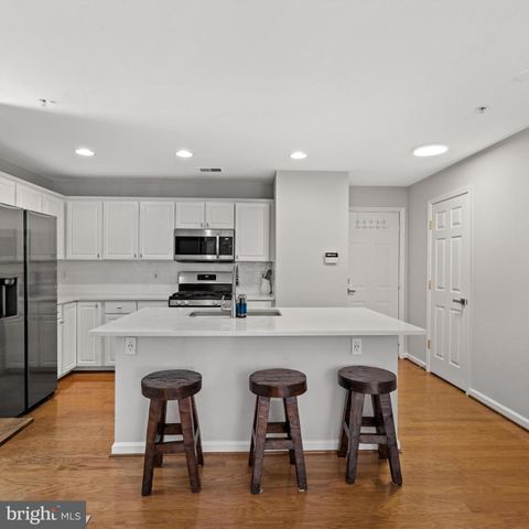 5117 DONOVAN DR, Alexandria, VA 22304