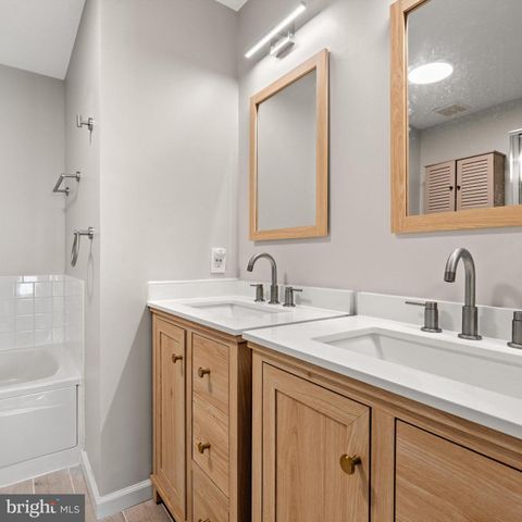 5117 DONOVAN DR, Alexandria, VA 22304