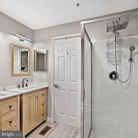 5117 DONOVAN DR, Alexandria, VA 22304