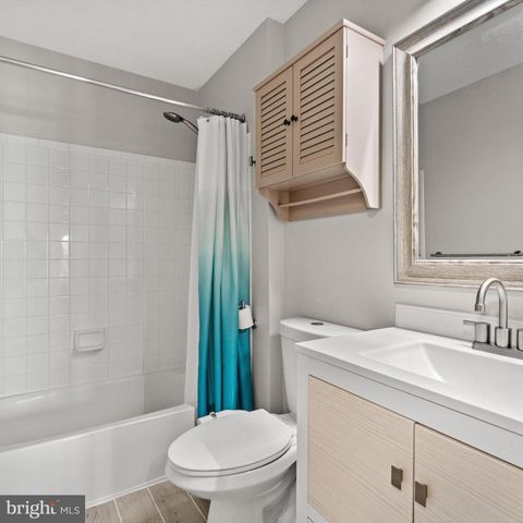 5117 DONOVAN DR, Alexandria, VA 22304