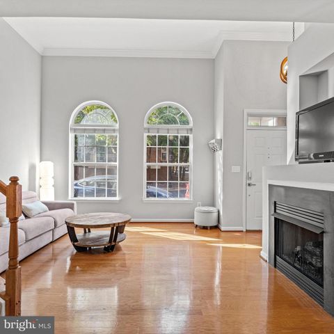 5117 DONOVAN DR, Alexandria, VA 22304