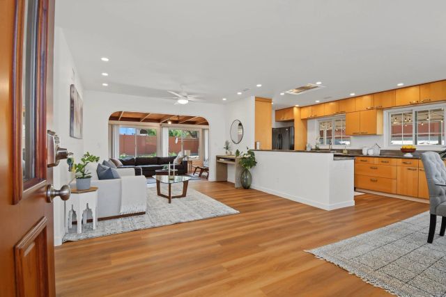 7118 Conestoga, San Diego, CA 92120