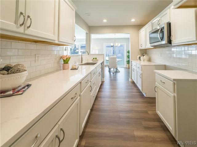 1102 Carriage Lane 1102, West Seneca, NY 14224