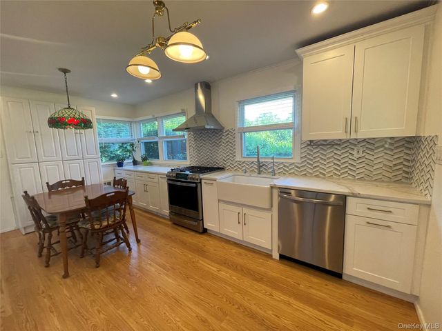 6 Preston Court, Glen Cove, NY 11542