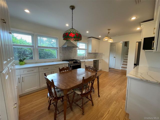 6 Preston Court, Glen Cove, NY 11542