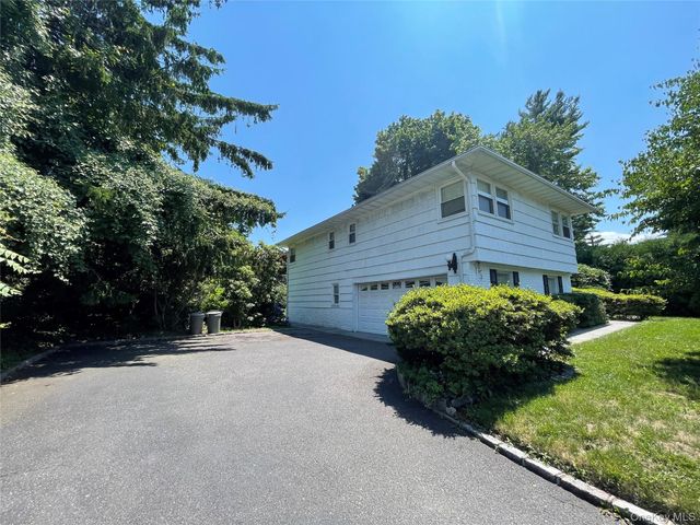 6 Preston Court, Glen Cove, NY 11542