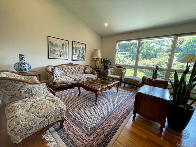 6 Preston Court, Glen Cove, NY 11542