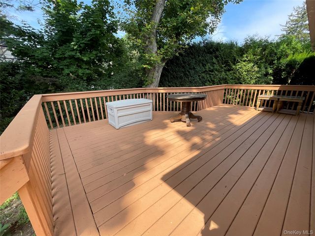 6 Preston Court, Glen Cove, NY 11542