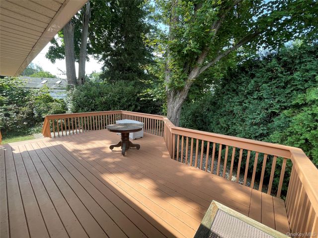 6 Preston Court, Glen Cove, NY 11542