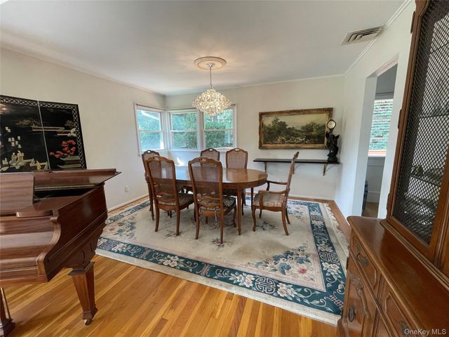 6 Preston Court, Glen Cove, NY 11542