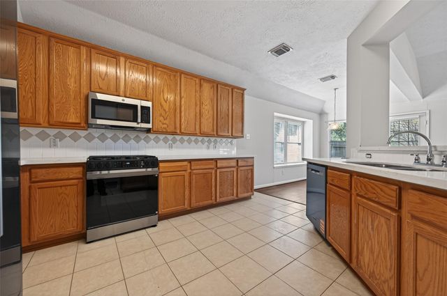 39 N Delta Mill Circle, Conroe, TX 77385