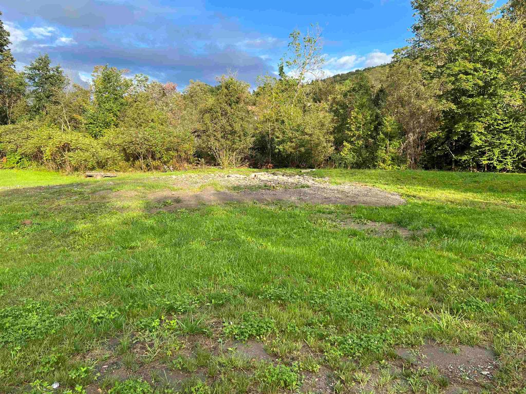 77 School Street, Marshfield, VT 05658