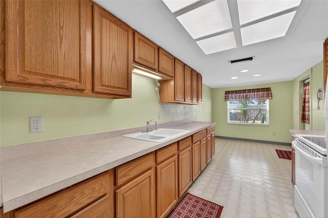 9120 MEMORIAL HIGHWAY, Tampa, FL 33615