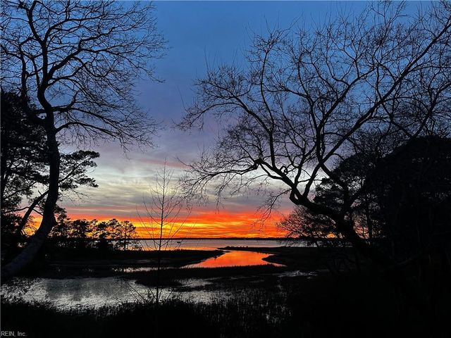 3046 Bay Shore LN, Suffolk, VA 23435