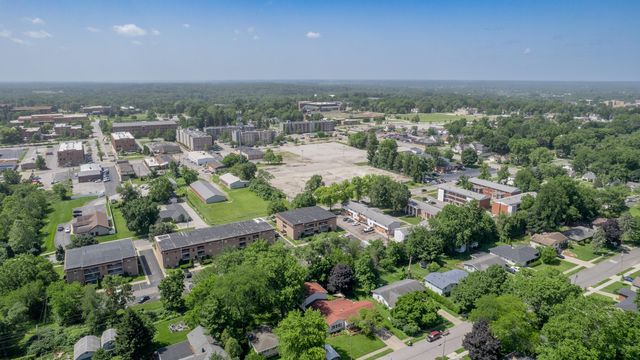 1402 Wood Street, Valparaiso, IN 46383