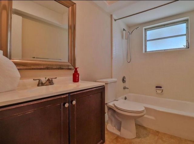 118 Yacht Club Drive 7, North Palm Beach, FL 33408