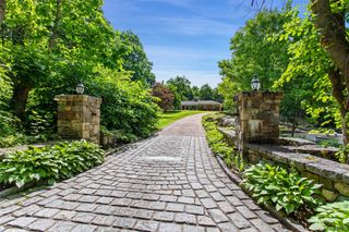 736 Croton Lake Road, Bedford Corners, NY 10549