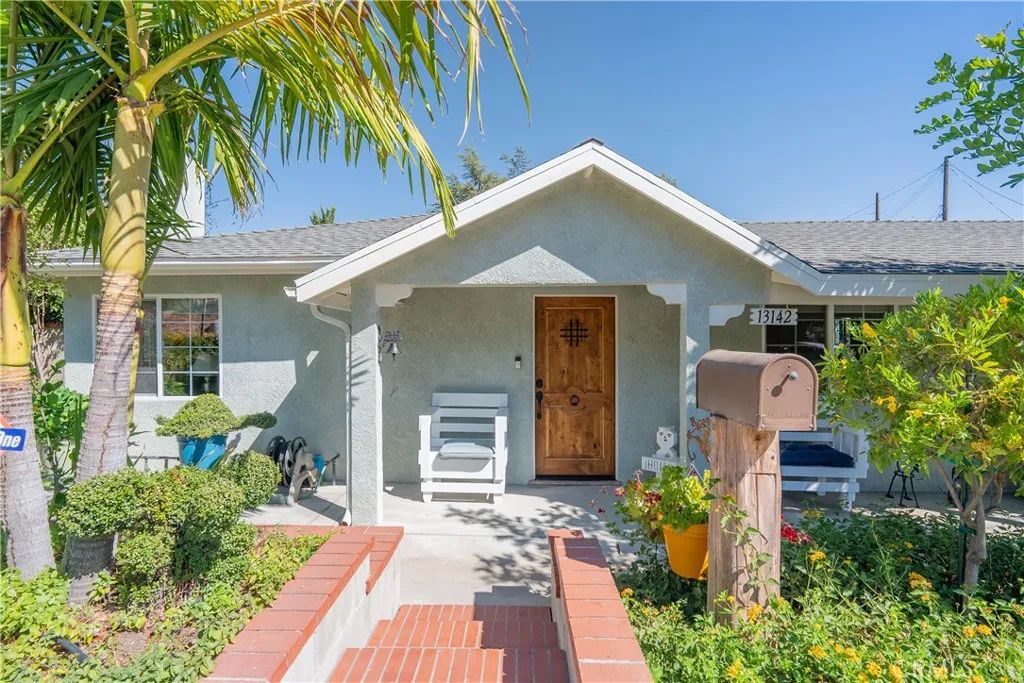 13142 Sayre, Los Angeles, CA 91342