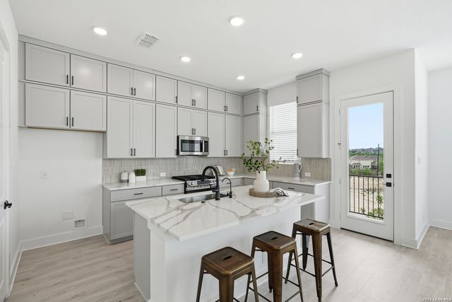 2218 Briggs Summit, San Antonio, TX 78245