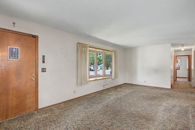 160 109th Avenue NE, Blaine, MN 55434