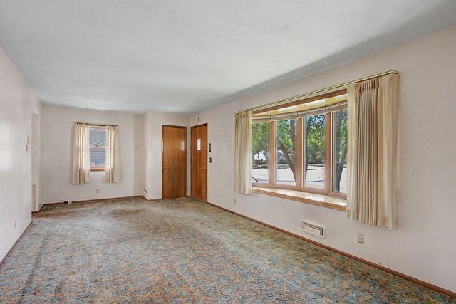 160 109th Avenue NE, Blaine, MN 55434