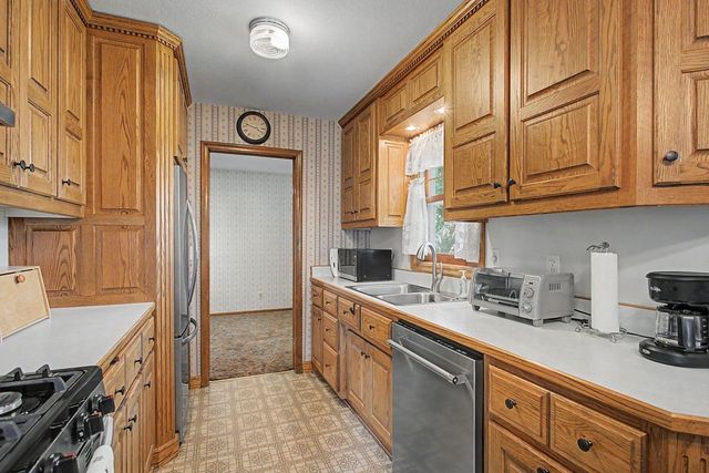 160 109th Avenue NE, Blaine, MN 55434