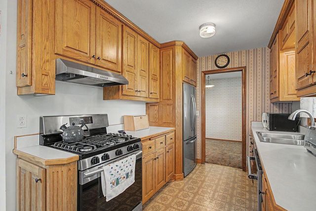 160 109th Avenue NE, Blaine, MN 55434