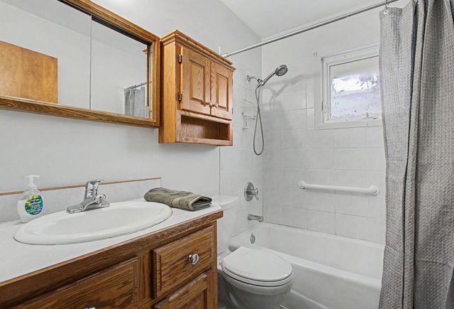 160 109th Avenue NE, Blaine, MN 55434