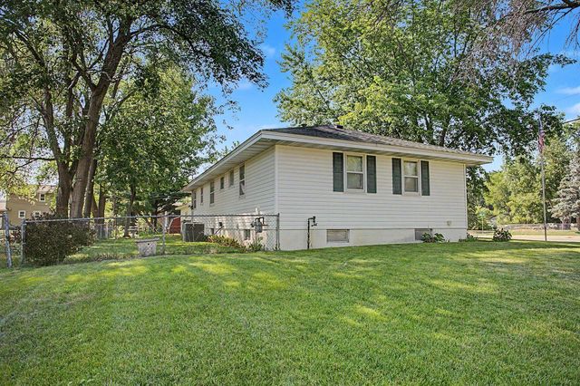 160 109th Avenue NE, Blaine, MN 55434