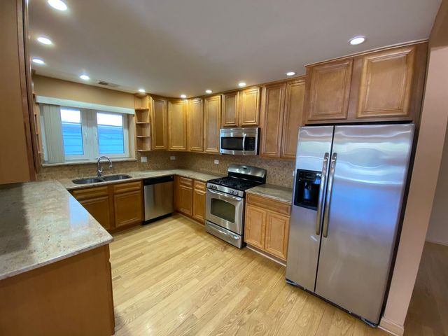 6157 W Belmont Avenue 2F, Chicago, IL 60634