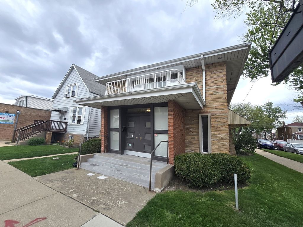 6157 W Belmont Avenue 2F, Chicago, IL 60634