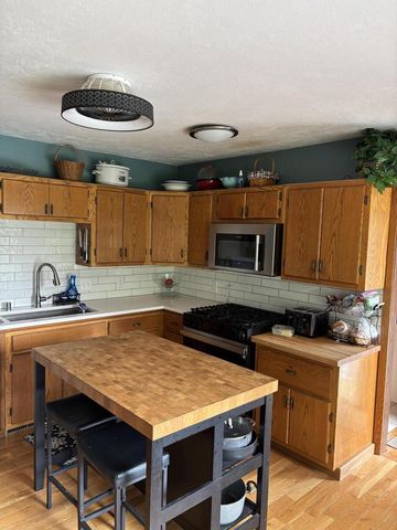 8235 Old Spring STREET, Mount Pleasant, WI 53406