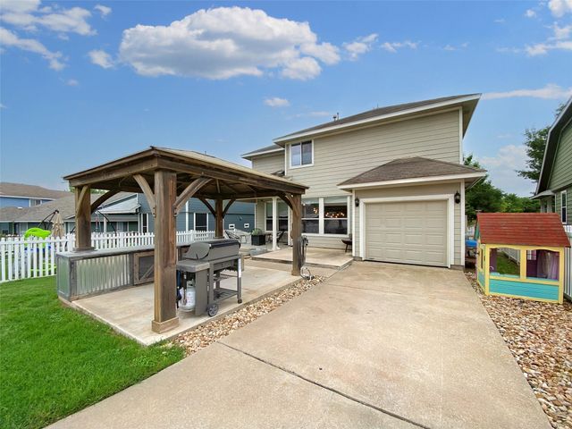 701 Sampson, Kyle, TX 78640