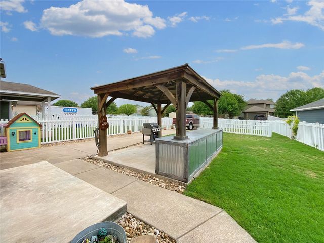 701 Sampson, Kyle, TX 78640