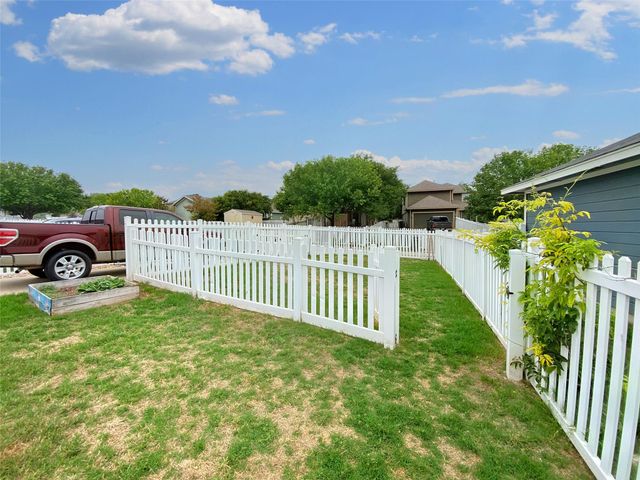 701 Sampson, Kyle, TX 78640