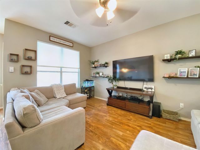 701 Sampson, Kyle, TX 78640