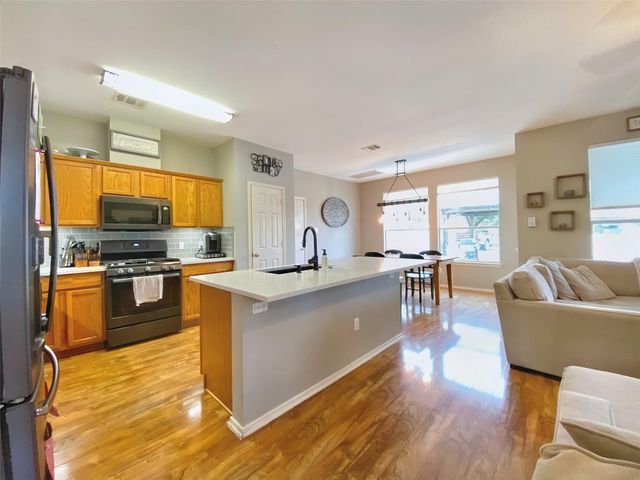 701 Sampson, Kyle, TX 78640