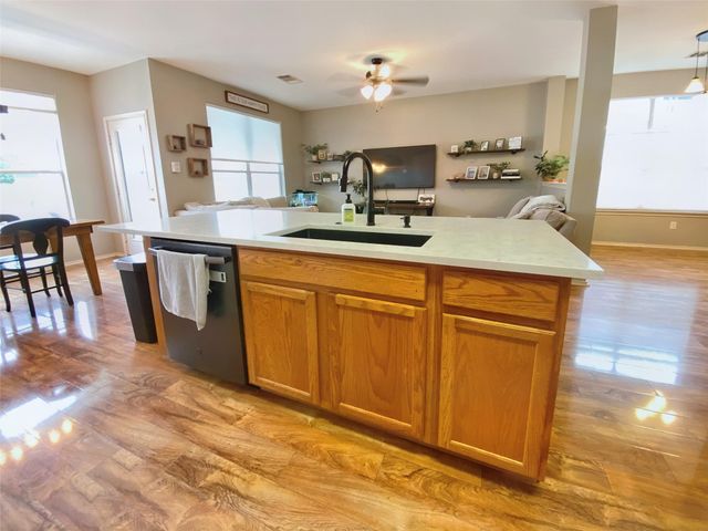 701 Sampson, Kyle, TX 78640