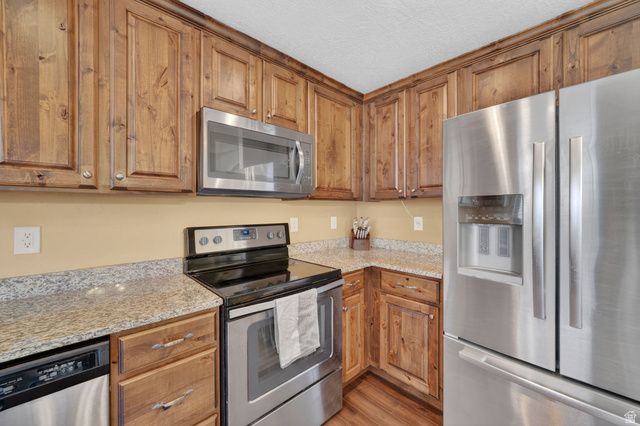 1854 E SHADOW DR, Eagle Mountain, UT 84005