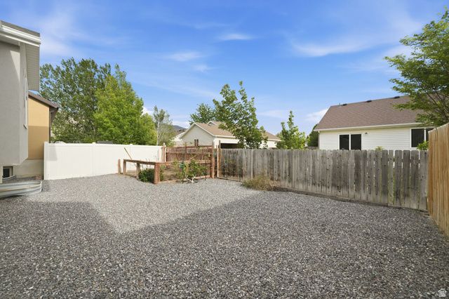 1854 E SHADOW DR, Eagle Mountain, UT 84005