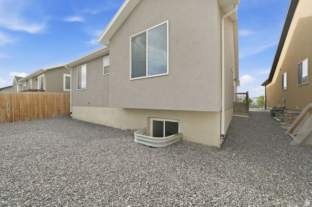 1854 E SHADOW DR, Eagle Mountain, UT 84005