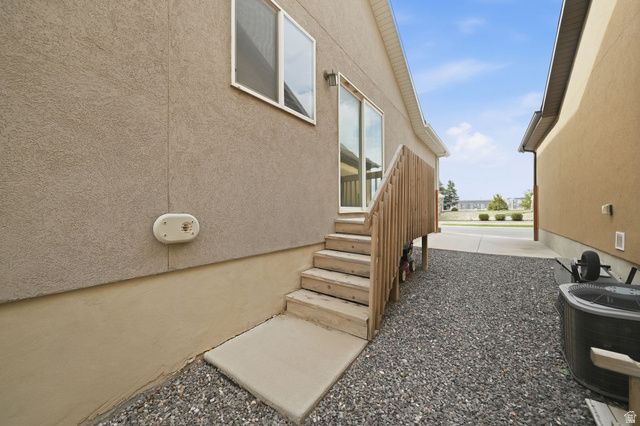 1854 E SHADOW DR, Eagle Mountain, UT 84005