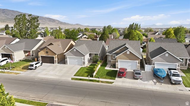 1854 E SHADOW DR, Eagle Mountain, UT 84005