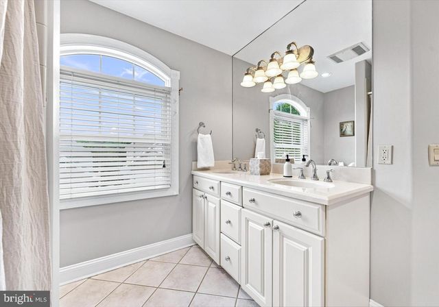 45 HILL RD, Wilmington, DE 19806
