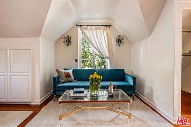 379 Bellefontaine Street, Pasadena, CA 91105