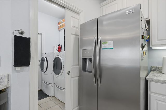 8 Primrose Dr, Rockport, TX 78382