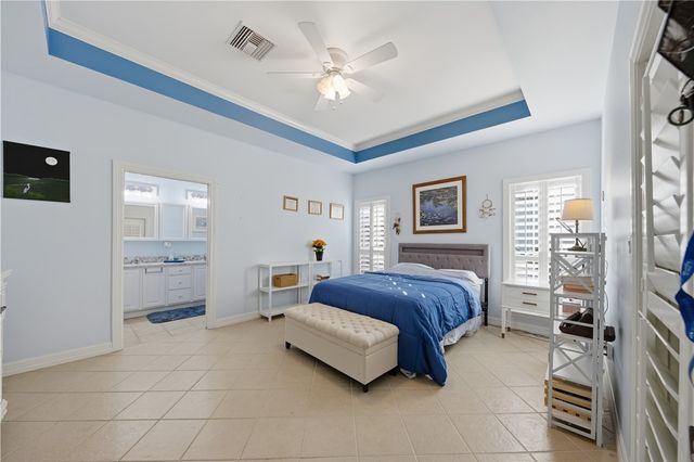 8 Primrose Dr, Rockport, TX 78382