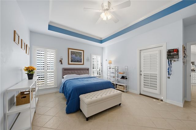 8 Primrose Dr, Rockport, TX 78382