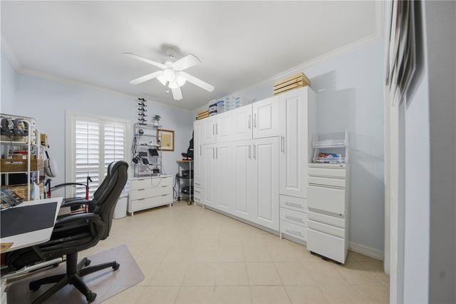 8 Primrose Dr, Rockport, TX 78382