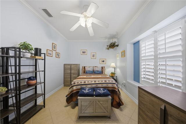 8 Primrose Dr, Rockport, TX 78382